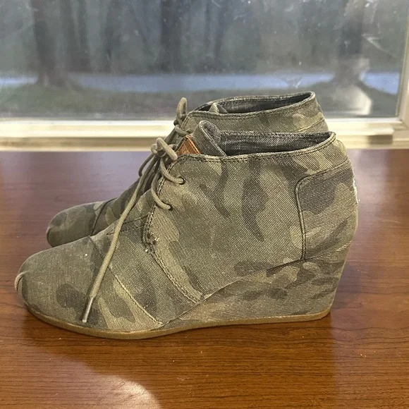 TOMS Women's Camouflage Wedge Booties Size 10 - Picture 4 of 7